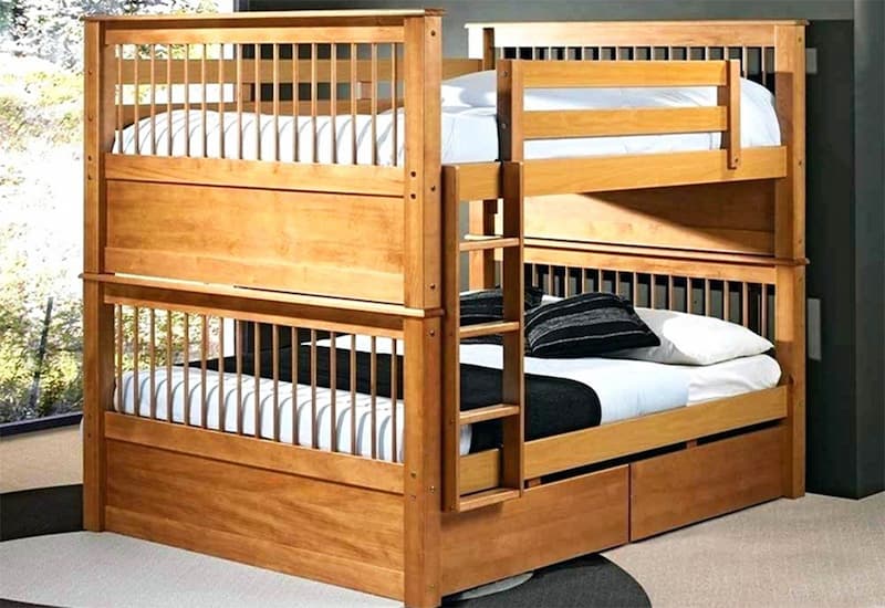 Giường còn có thêm 2 hộc tủ ở dưới gầm để đựng đồ rất tiện lợi