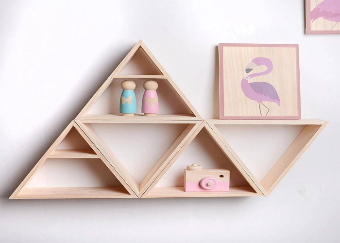 Mẫu kệ tam giác tạo cảm giác cổ điển nhưng không kém phần hiện đại