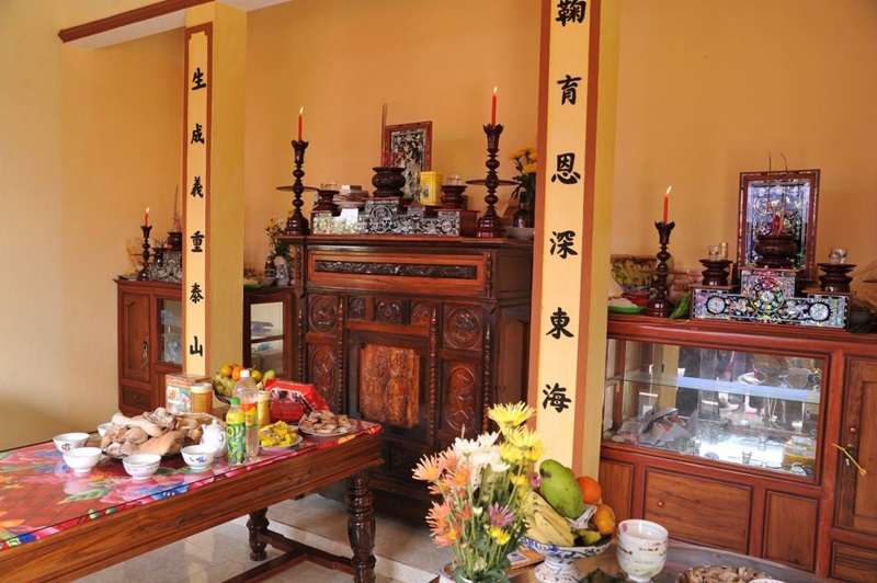 Lễ an vị lập bàn thờ gia tiên cần tiến hành chu đáo, nghiêm trang