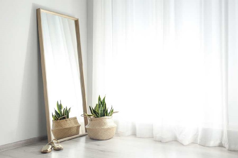 Lưu ý cách lắp gương đứng phù hợp với căn nhà để mang lại điều may