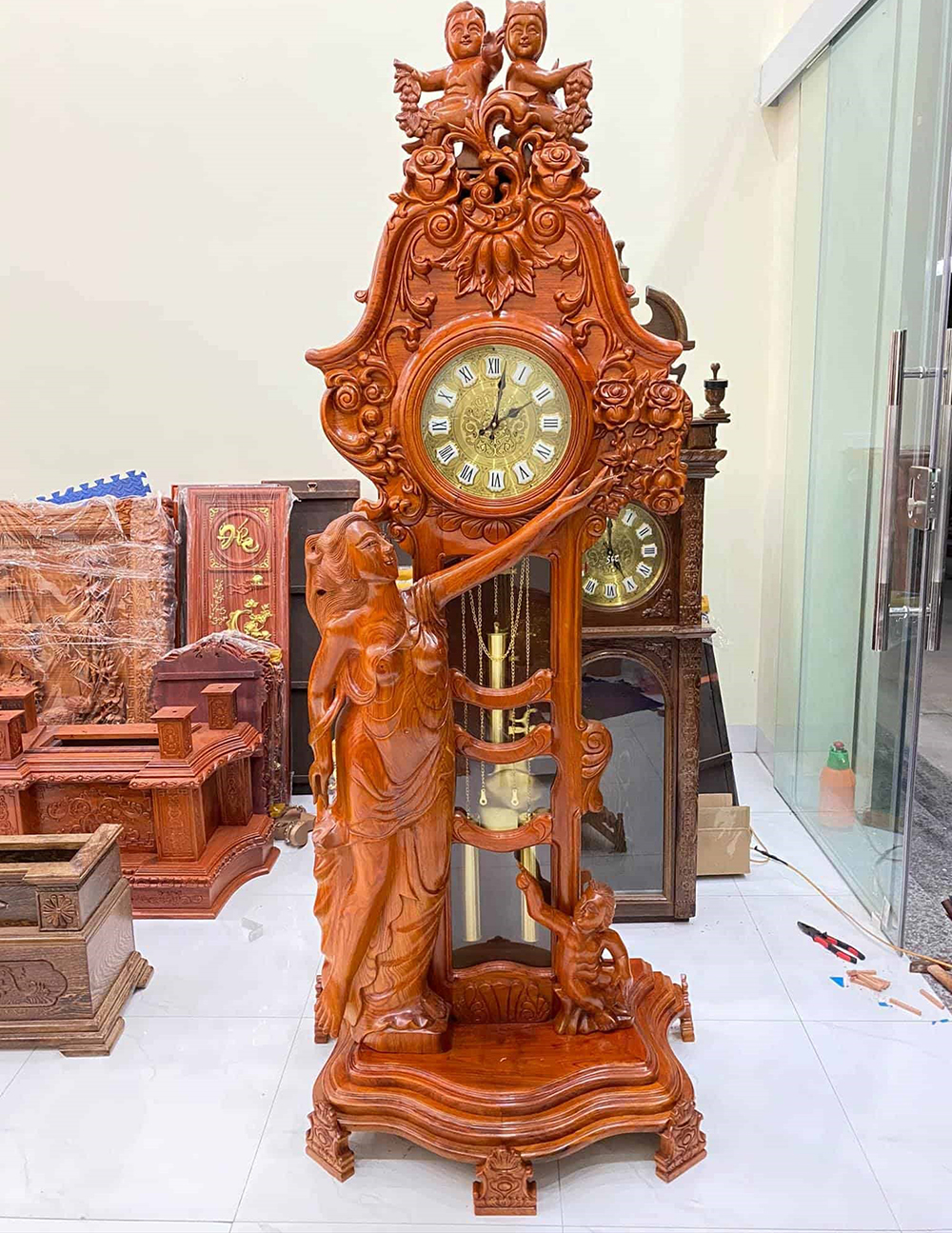 Mẫu đồng hồ gỗ trang trí phòng khách