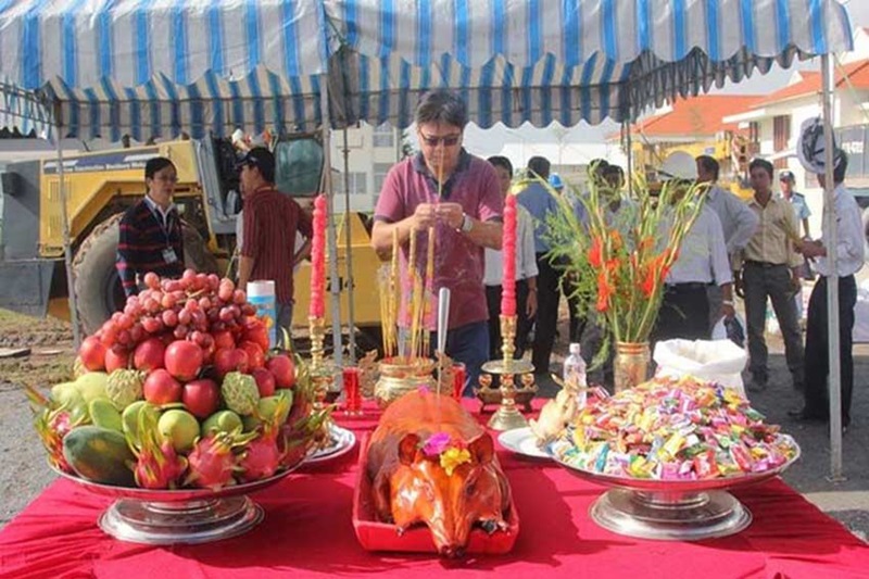 Nhờ người đứng ra xây nhà là phương pháp giải hạn Hoang Ốc