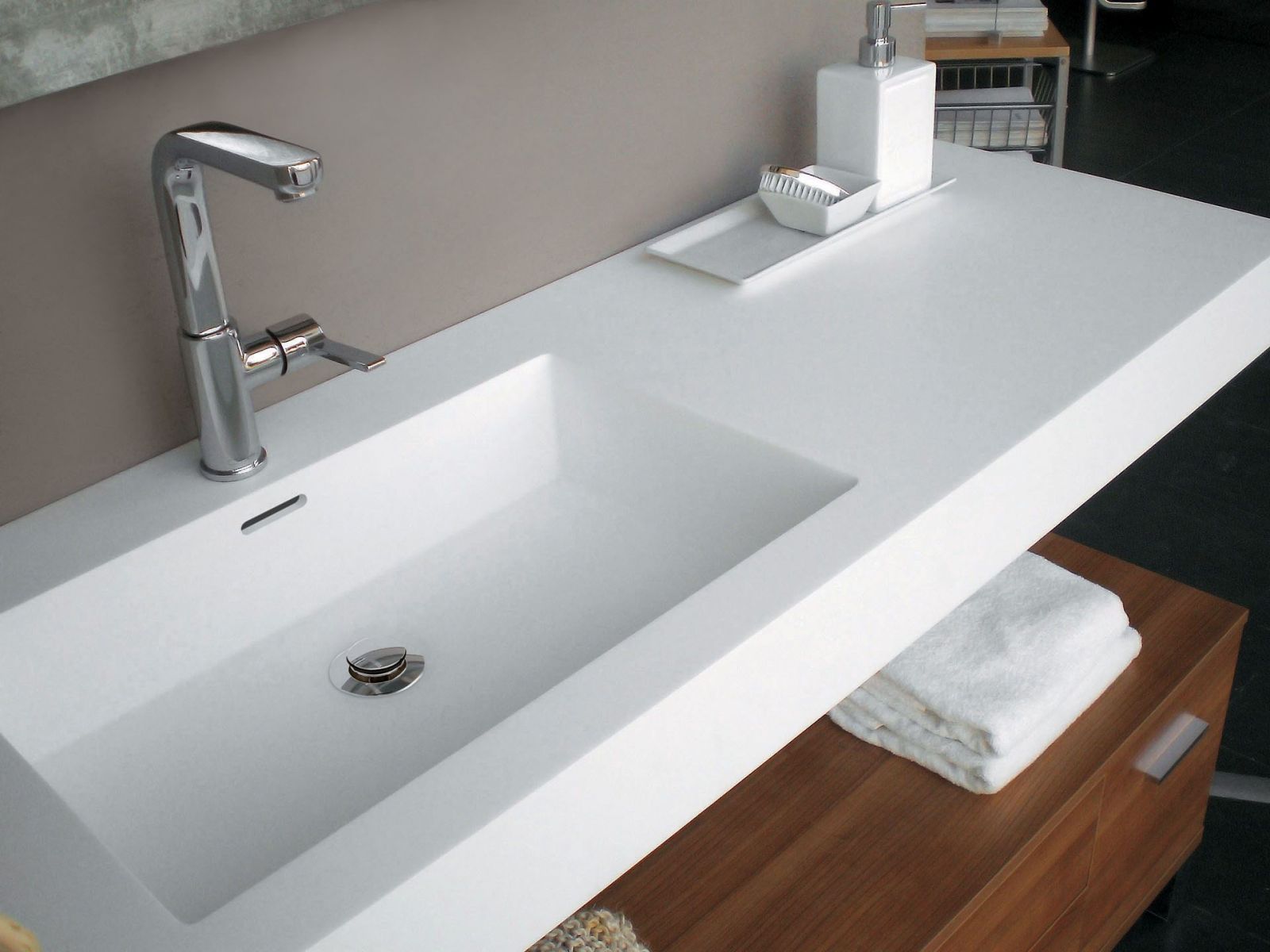 Bàn đá lavabo đặt âm có tính thẩm mỹ cao