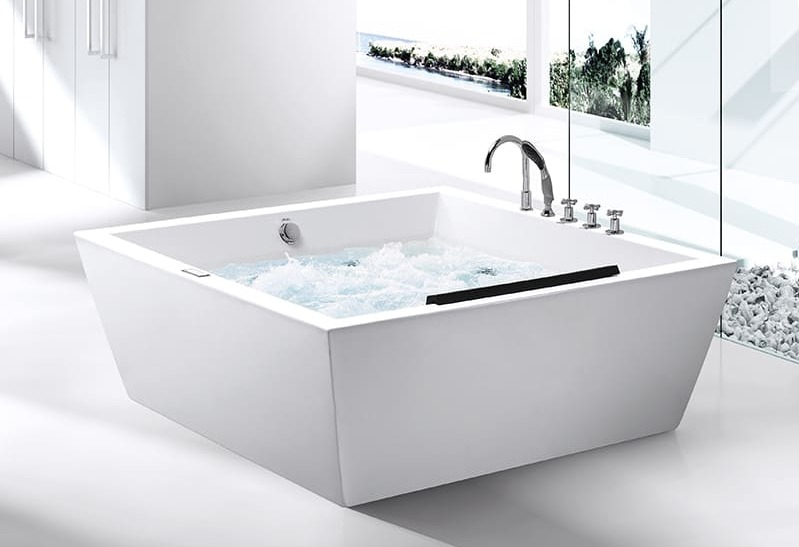 Bồn tắm vuông được nhiều người dùng ưa chuộng nhờ ưu điểm vượt trội