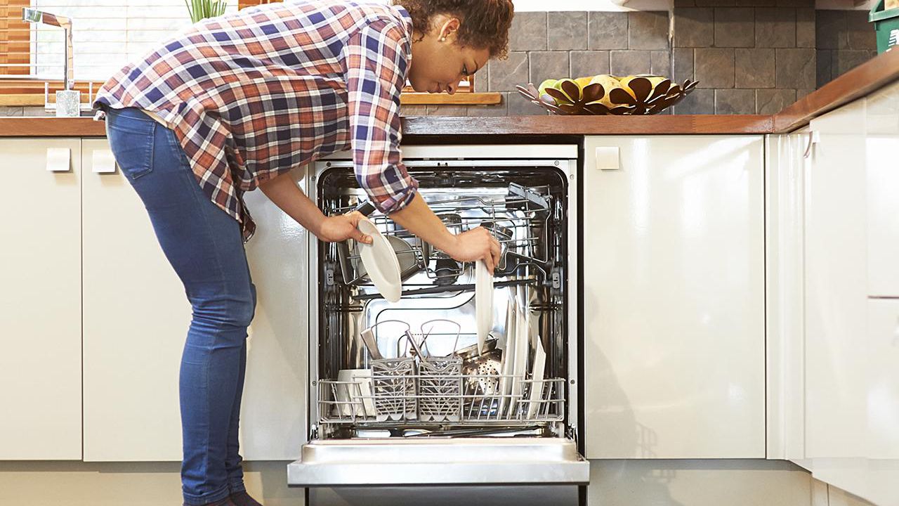 Đo kích thước máy rửa chén dựa trên chiều ngang - cao - sâu của thiết bị