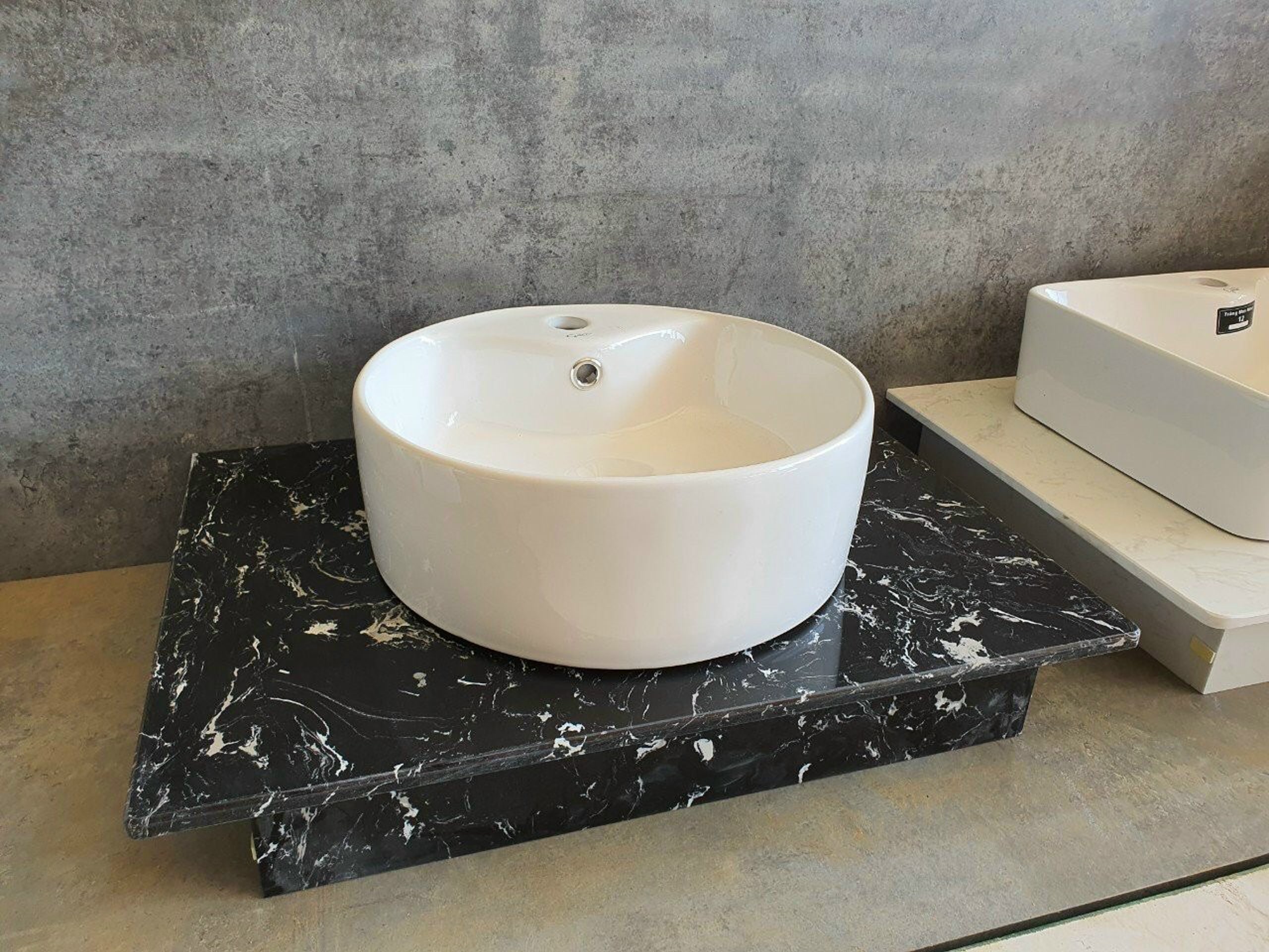 Bàn đá lavabo trở thành thiết bị vệ sinh không thể thiếu trong các gia đình cũng như khu vực công cộng