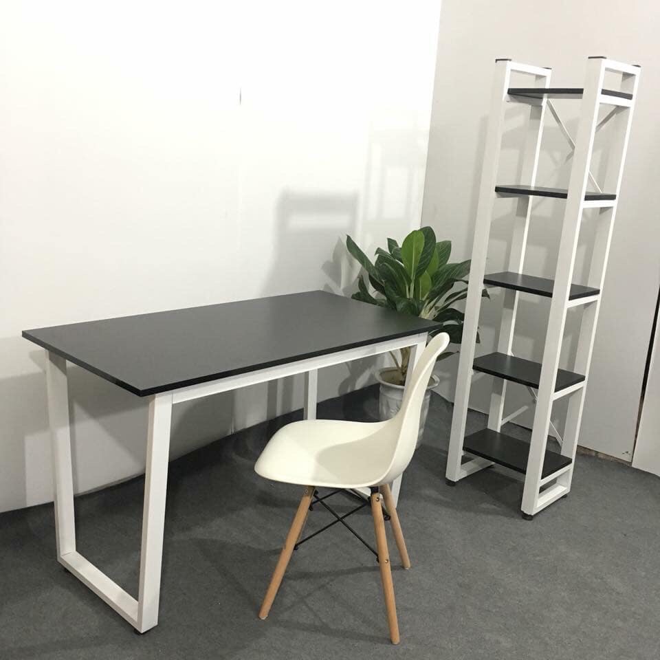 Mẫu bàn làm việc chân sắt được ứng dụng khá rộng rãi