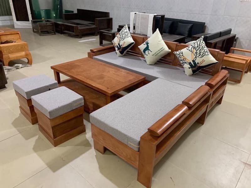 Bàn ghế phòng khách bằng gỗ hương có thiết kế phù hợp với nhà ống và nội thất hiện đại