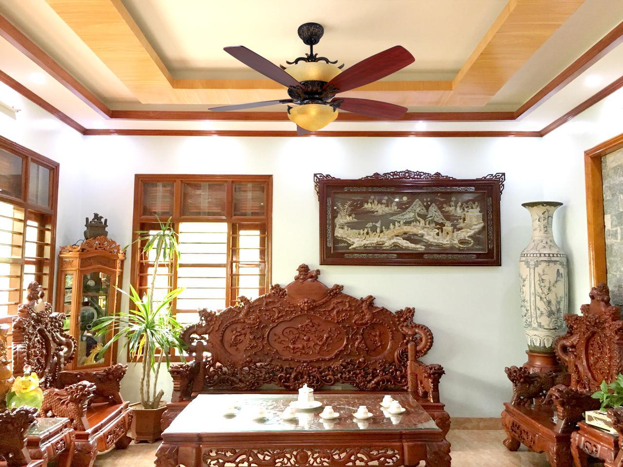 Đèn quạt trần phòng khách vừa làm mát, vừa tô điểm cho không gian sống