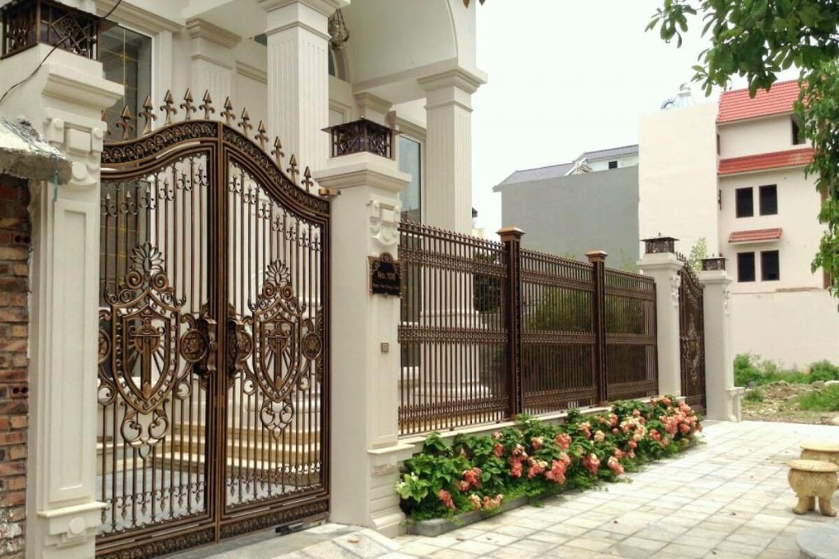 Màu sơn cổng đẹp phù hợp với phong thủy ngôi nhà