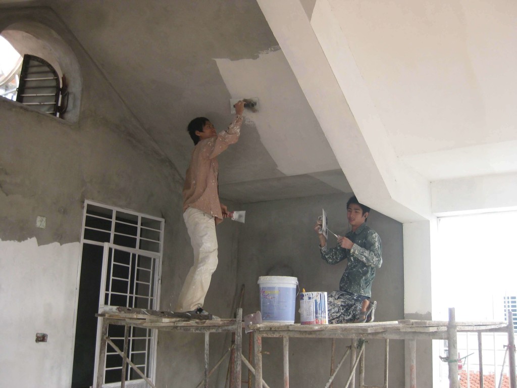 Mơ thấy người khác đang sửa nhà ám chỉ bản chủ là người sống nội tâm