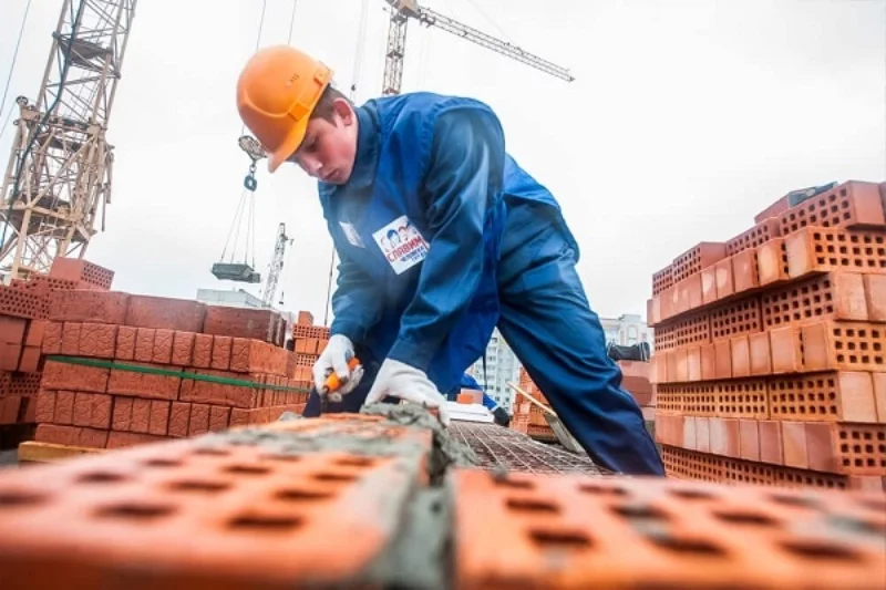 Mơ thấy người khác đang xây nhà là điềm báo tương lai không thuận lợi