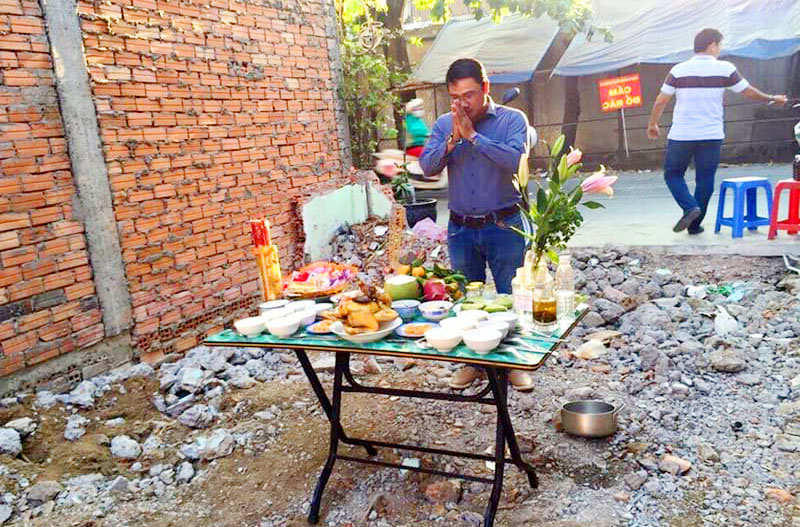 Khi mượn tuổi làm nhà, bạn cần thực hiện đầy đủ các thủ tục, nghi lễ cần thiết