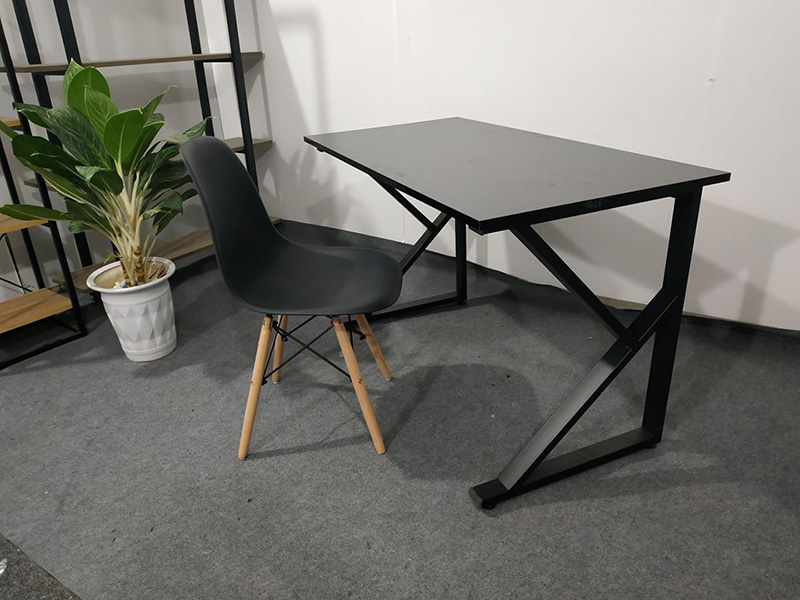 Bàn làm việc chân sắt đẹp cho người mệnh kim