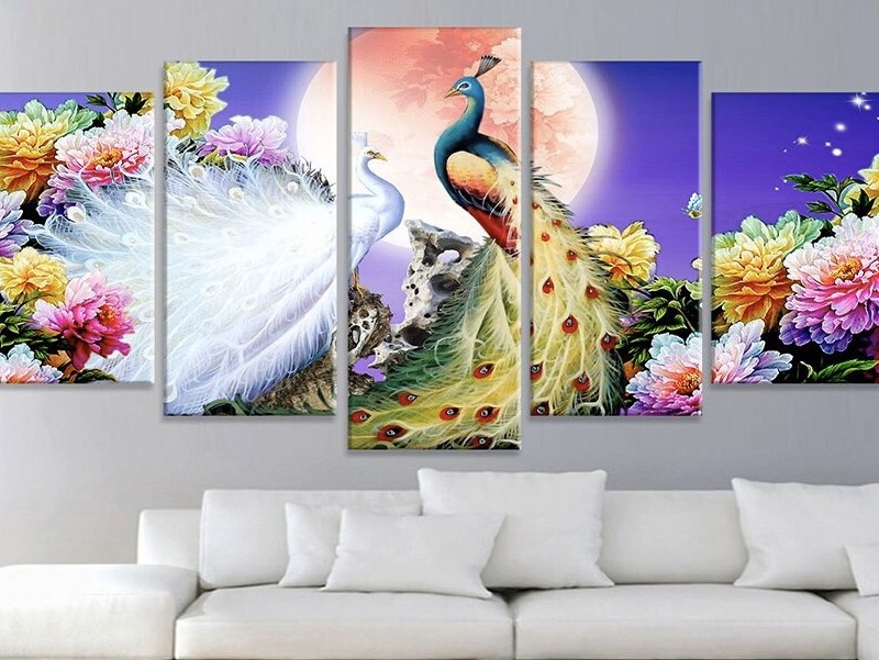 Chọn tranh có màu sắc tươi sáng để treo trong phòng khách