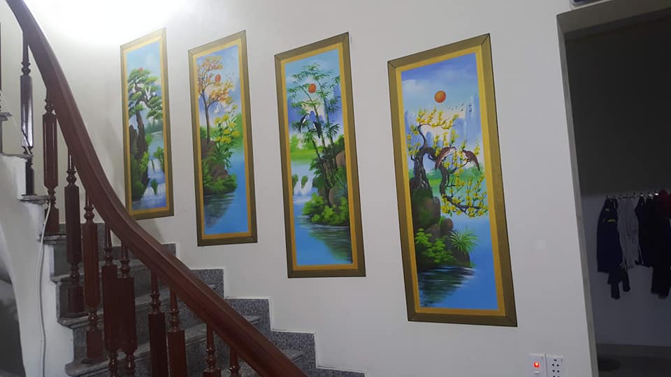 Cầu thang là vị trí treo tranh tứ quý hợp phong thuỷ