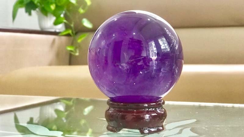 Quả cầu đá phong thủy hợp với người mệnh Thủy