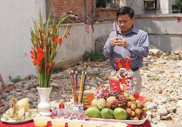 Gia chủ cần xem ngày động thổ năm 2024 trước khi chuẩn bị vật cúng cho nghi lễ