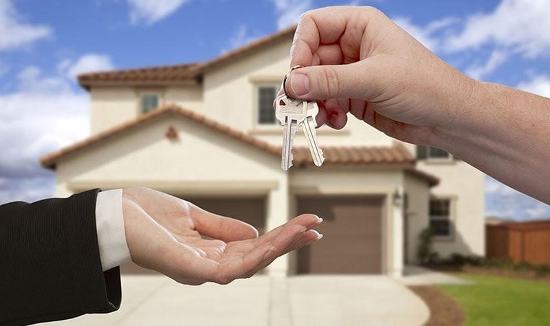 Xem tuổi mua nhà là một trong những là điều cần thiết bởi mỗi độ tuổi sẽ có cung mệnh, hướng nhà phù hợp riêng. Phong thủy của ngôi nhà phù hợp với tuổi, mệnh và cung sẽ mang lại tài lộc và sự nghiệp hanh thông cho cả gia đình.