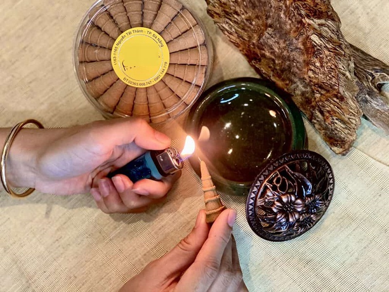 Hướng dẫn cách đốt trầm hương chuẩn phong thuỷ